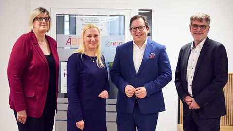 Staatssekretärin Dr. Sonja Optendrenk, Gesundheitsministerin Diana Stolz, Prof. Dr. Christian Höftberger, Präsident der HKG, Prof. Dr. med. Steffen Gramminger, Geschäftsführender Direktor der HKG