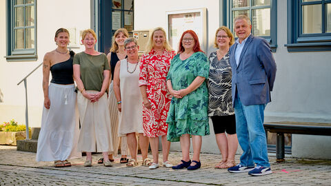Gesundheitsministerin Diana Stolz hat im Geburtshaus Idstein die neue Förderung für freiberufliche Hebammen vorgestellt Gesundheitsministerin Diana Stolz hat im Geburtshaus Idstein die neue Förderung für freiberufliche Hebammen vorgestellt