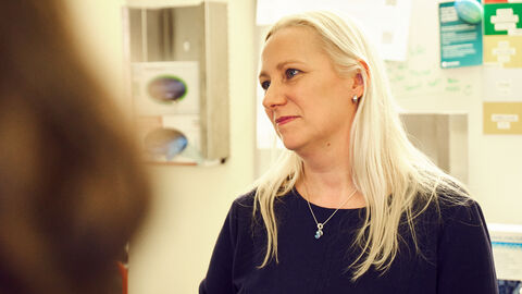 Ministerin Diana Stolz besucht die Asklepios Paulinen Klinik in Wiesbaden 