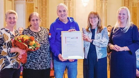 Urkundenübergabe an Sauerland is(s)t gut