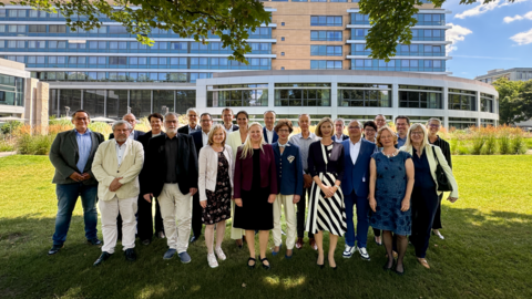 Gesundheitsministerin Diana Stolz mit den Partnern des Pakts für Gesundheit. Gesundheitsministerin Diana Stolz mit den Partnern des Pakts für Gesundheit.